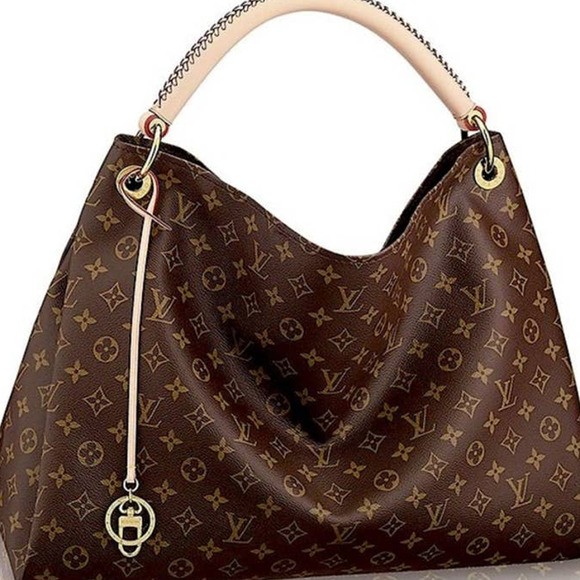 The Louis Vuitton Artsy GM is a rare find. If you love a big bag this